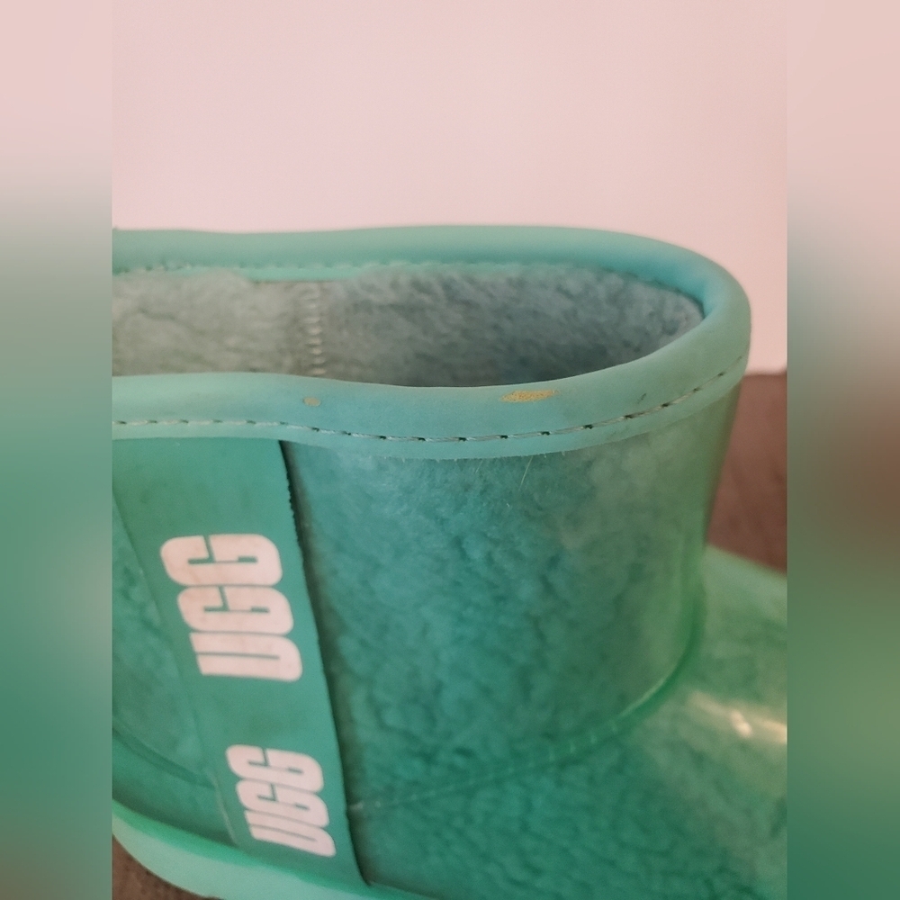 UGG Women Size 5  Aqua Boots - Picture 5 of 8
